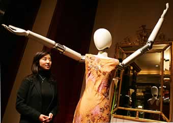moving mannequin from Japan 