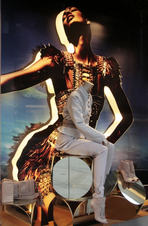 How to Use Oversized Photographs In Retail Windows to Attract Attention