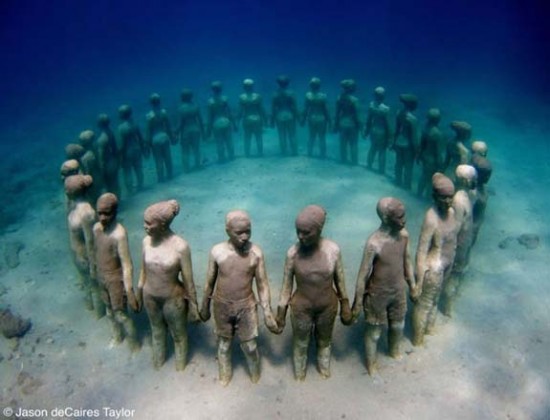 Manequins Under Water 33