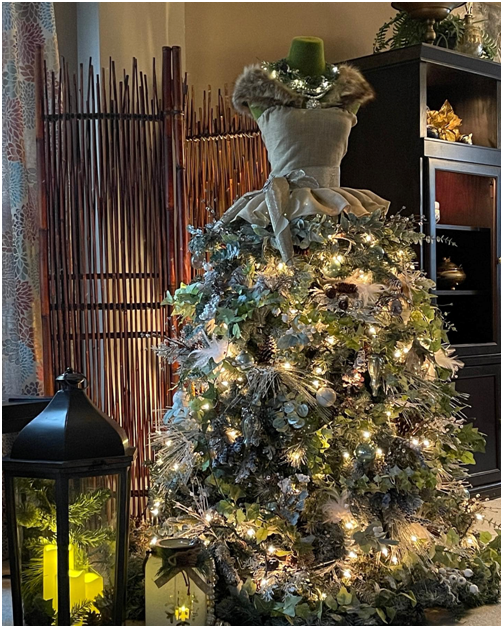 Mannequin Madness - We are loving all the beautiful varieties of Christmas  tree dress forms that people are crafting. Here is another eye catching way  to decorate your Christmas tree dress form