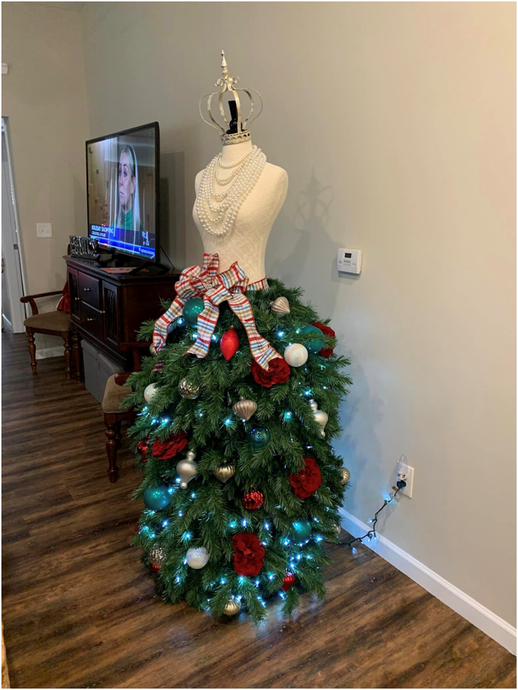 Mannequin Madness - We are loving all the beautiful varieties of Christmas  tree dress forms that people are crafting. Here is another eye catching way  to decorate your Christmas tree dress form